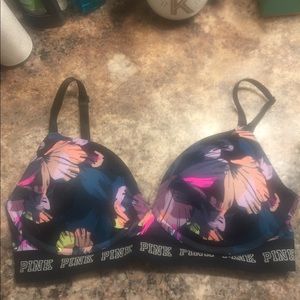 Victoria’s secrecy wireless push-up bra size 34D